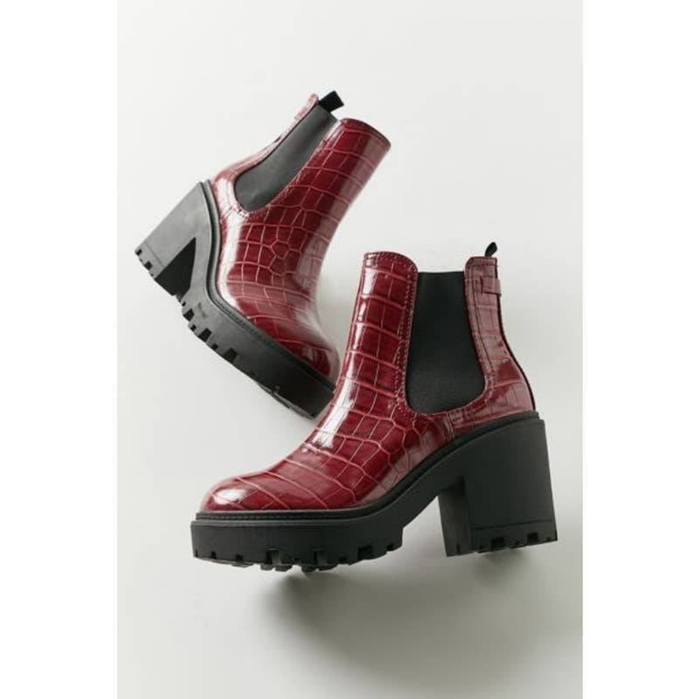 NIB UO Chloe Croc Chelsea Lug Sole Boots - Wine Red 8